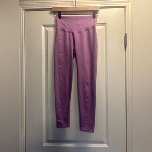 PINK Victoria's Secret Lavender High-Rise Leggings Size Small Short